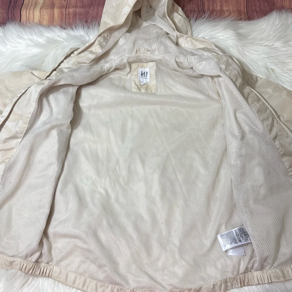 GAP Kids Lightweight Hooded Jacket – Size Small (6–7)